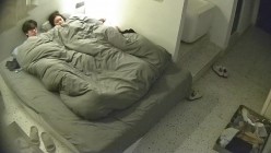 公寓酒店 眼镜小哥和自己的小女友 吃饱零食就上床开干 小女友趴着翘起屁股的时候 谁能顶住 截图3