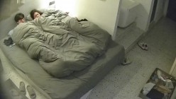 公寓酒店 眼镜小哥和自己的小女友 吃饱零食就上床开干 小女友趴着翘起屁股的时候 谁能顶住 截图4