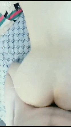 “鸡巴好硬~我要来高潮了”对话超淫荡，顶级骚母狗大奶妖媚【雪儿】群福利，户外车震3P淫声浪语骚得离谱 截图12