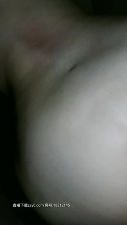寂寞的骚逼少妇年轻玩点刺激的很有激情跟小哥户外车震，全程露脸身材不错被小哥各种抽插无套最后颜射刺激 截图10
