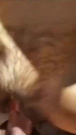 熟女人妻偷情 少数民族大姐也开放 竟然大白天在野外跟情人啪啪 还有点羞羞不好意思 截图2