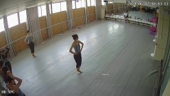 舞蹈班《监控破解》偷拍多位美女学员后台换衣服 截图3