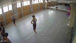 舞蹈班《监控破解》偷拍多位美女学员后台换衣服 截图4