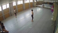 舞蹈班《监控破解》偷拍多位美女学员后台换衣服 截图5