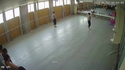 舞蹈班《监控破解》偷拍多位美女学员后台换衣服 截图7