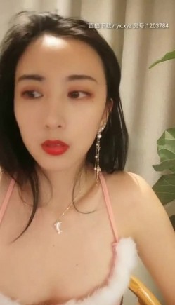 超级女神【绿波小洋】这颜值平台第一终于下海了，高颜值气质佳极品身材，浴室大秀美乳细腰丰臀真尤物 截图5