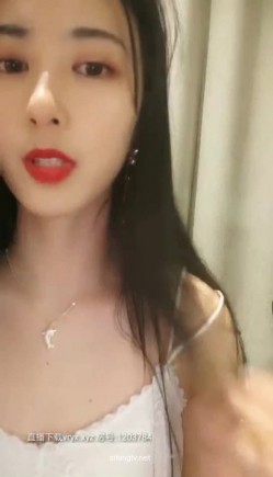 超级女神【绿波小洋】这颜值平台第一终于下海了，高颜值气质佳极品身材，浴室大秀美乳细腰丰臀真尤物 截图13