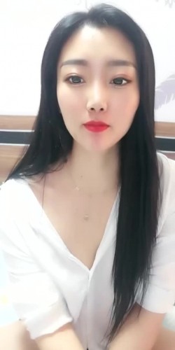 漂亮成熟御姐，大姨妈来了还在努力插B，虽然插到出血了，但高潮来了还是很爽，看那脸风骚妩媚迷人的样子！ 截图14