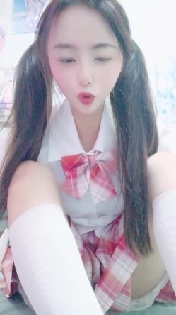 新来的兔女郎小妹粘人小鬼精彩小秀，在狼友的调教下漏出骚奶子展示逼逼，撅着屁股掰开骚穴给狼友看淫水不少 截图2