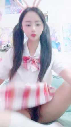 新来的兔女郎小妹粘人小鬼精彩小秀，在狼友的调教下漏出骚奶子展示逼逼，撅着屁股掰开骚穴给狼友看淫水不少 截图4