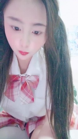 新来的兔女郎小妹粘人小鬼精彩小秀，在狼友的调教下漏出骚奶子展示逼逼，撅着屁股掰开骚穴给狼友看淫水不少 截图7