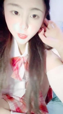 新来的兔女郎小妹粘人小鬼精彩小秀，在狼友的调教下漏出骚奶子展示逼逼，撅着屁股掰开骚穴给狼友看淫水不少 截图8