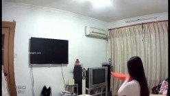 家庭摄像头破解偸拍性福侏儒老哥娶了一位大个漂亮媳妇客厅给B喂药晚上沙发上激情打炮骚妻呻吟声真给力 截图4