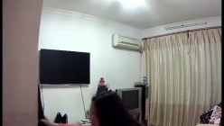 家庭摄像头破解偸拍性福侏儒老哥娶了一位大个漂亮媳妇客厅给B喂药晚上沙发上激情打炮骚妻呻吟声真给力 截图7