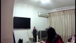 家庭摄像头破解偸拍性福侏儒老哥娶了一位大个漂亮媳妇客厅给B喂药晚上沙发上激情打炮骚妻呻吟声真给力 截图11