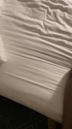 泄密流出某大神玩弄两个云南哈尼族黎族小姐姐SM捆绑飘窗对着大街啪啪舔脚吞精敷面膜 截图4