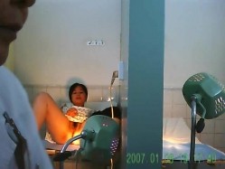 专供黑兄某妇科医院偷拍前来做检查的女人,在医生面前毫无保留的脱光全部衣服 截图2