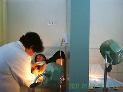 专供黑兄某妇科医院偷拍前来做检查的女人,在医生面前毫无保留的脱光全部衣服 截图5