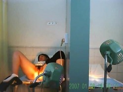 专供黑兄某妇科医院偷拍前来做检查的女人,在医生面前毫无保留的脱光全部衣服 截图8