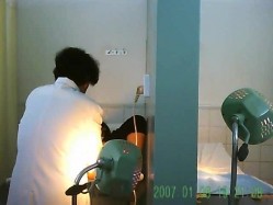 专供黑兄某妇科医院偷拍前来做检查的女人,在医生面前毫无保留的脱光全部衣服 截图15