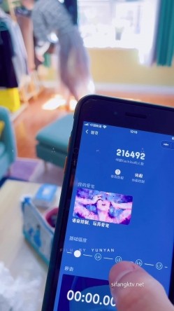 【重磅巨献性爱露出】原创夫妻露出界大神『小可爱』九月最新旅拍露出啪啪 被内射的女人多人车震 后入黑丝肥臀 截图2