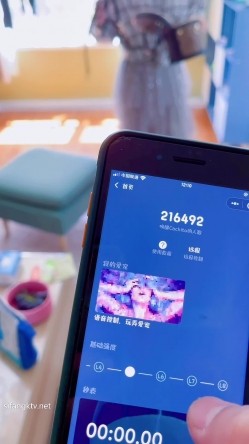 【重磅巨献性爱露出】原创夫妻露出界大神『小可爱』九月最新旅拍露出啪啪 被内射的女人多人车震 后入黑丝肥臀 截图4