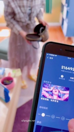 【重磅巨献性爱露出】原创夫妻露出界大神『小可爱』九月最新旅拍露出啪啪 被内射的女人多人车震 后入黑丝肥臀 截图7