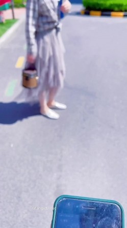 【重磅巨献性爱露出】原创夫妻露出界大神『小可爱』九月最新旅拍露出啪啪 被内射的女人多人车震 后入黑丝肥臀 截图11