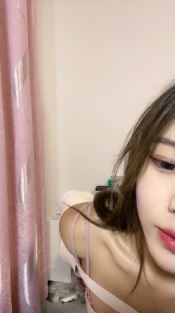 高颜气质女友黑丝大长腿，完美露脸口交，吮吸粉红龟头，女上位灰丝啪啪 截图2