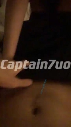 牛逼约啪大神『Captain7uo』后入爆操极品美臀女友 翘美臀制服后入啪啪 高清720P版 截图4