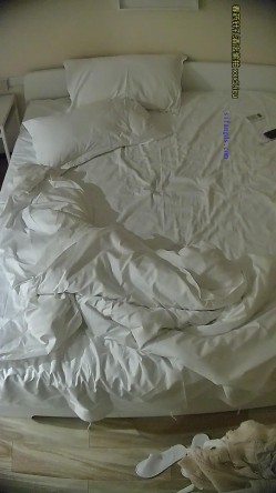 酒店针孔偷拍帅气男大操可爱长裙女孩最后用舌头舔她无毛穴 截图5