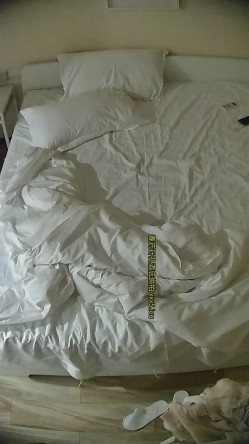 酒店针孔偷拍帅气男大操可爱长裙女孩最后用舌头舔她无毛穴 截图6
