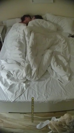 酒店针孔偷拍帅气男大操可爱长裙女孩最后用舌头舔她无毛穴 截图11
