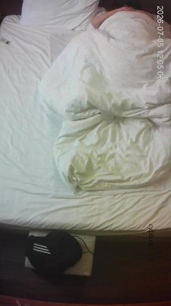 春宵阁 中年夫妻 激情正旺 男人时刻都想着插进去操一下 女人没事儿又挑逗两下 战火根本停不下来 截图3