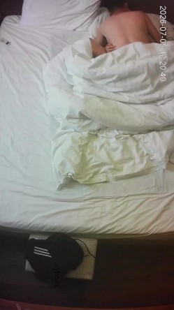 春宵阁 中年夫妻 激情正旺 男人时刻都想着插进去操一下 女人没事儿又挑逗两下 战火根本停不下来 截图7