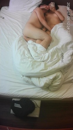 春宵阁 中年夫妻 激情正旺 男人时刻都想着插进去操一下 女人没事儿又挑逗两下 战火根本停不下来 截图8