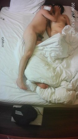 春宵阁 中年夫妻 激情正旺 男人时刻都想着插进去操一下 女人没事儿又挑逗两下 战火根本停不下来 截图13