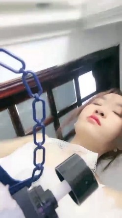 极品模特下海！【meow】某个网站的模特回归，自慰爆浆~蜜桃臀白皙，强烈推荐，流鼻血！ 截图15