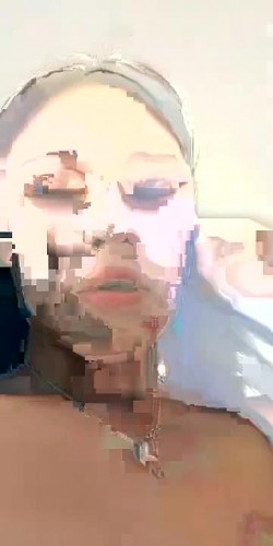 很骚的小少妇露脸在床上激情自慰，自己抠逼不过瘾跑去给小哥哥舔鸡巴，主动上位抽插揉捏自己奶子，浪荡呻吟 截图8