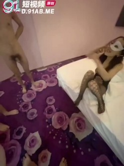 最强年中淫乱狂欢派对 丽江夫妻 荡妇老婆4P被爆操 一起洗澡 玩游戏 SPA 群P榨精异常满足7V 截图8