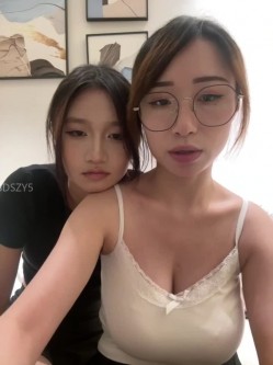 ️清纯主播【202509yoyo】表姐带着表妹下海直播、在线教口活、练习做爱姿势 截图7