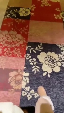 超级韵味东北漂亮御姐约炮金主，驾车往五星级酒店赴约！金主带了SM套件 狗链小皮鞭，让女神带上套件后，他露出猥琐了笑容 截图9