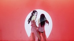 stripchat国产高颜女团【Luckygirl】女女揉奶亲吻裸舞,好身材大长腿，人靓奶圆 截图4