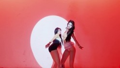 stripchat国产高颜女团【Luckygirl】女女揉奶亲吻裸舞,好身材大长腿，人靓奶圆 截图15