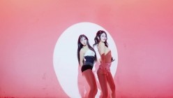 stripchat国产高颜女团【Luckygirl】女女揉奶亲吻裸舞,好身材大长腿，人靓奶圆 截图16