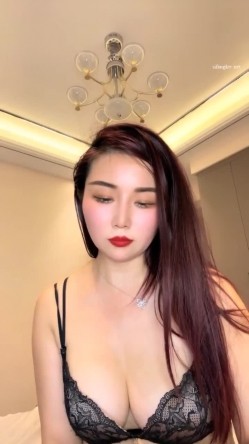 新人御姐，超骚，超性感，【梦幻女神】，少妇的理想状态，胸大，人白貌美，骚的让人心痒痒 截图3