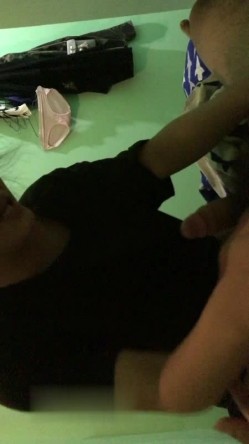 云盘流出良家少妇穿着睡衣卧室毒龙女上位爆裂抽插啪啪啪 截图15