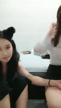 极品高颜冷艳御姐，反差小妈感女主播「金刚护撸娃」「小奶猫」激情淫语撩骚，和姐妹下海大秀，互舔互口假鸡巴互插 截图4