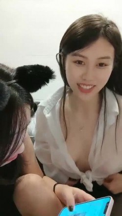 极品高颜冷艳御姐，反差小妈感女主播「金刚护撸娃」「小奶猫」激情淫语撩骚，和姐妹下海大秀，互舔互口假鸡巴互插 截图10