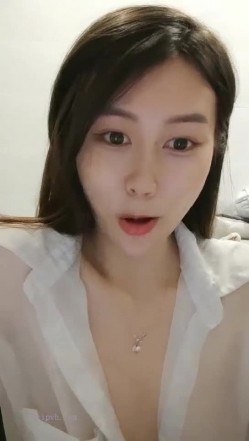 极品高颜冷艳御姐，反差小妈感女主播「金刚护撸娃」「小奶猫」激情淫语撩骚，和姐妹下海大秀，互舔互口假鸡巴互插 截图15